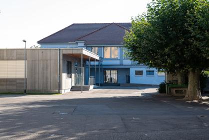 Mehrzweckhalle und Tagesschule